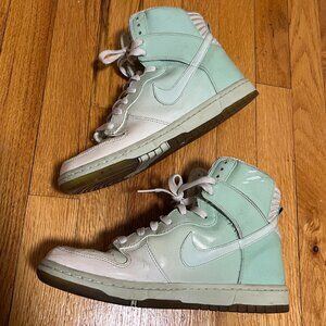 Nike Dunk Shoes in Pastel Green Ombre - US 10 Women's / US 8.5 Men's (40)